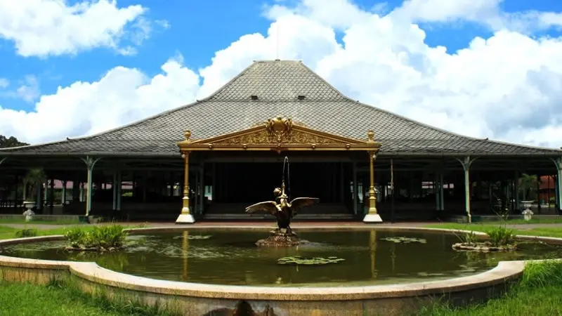 Pura Mangkunegaran: Menyelami Warisan Kerajaan dan Kehidupan Spiritual di Surakarta