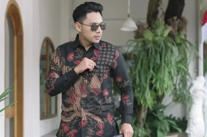 Model Baju Batik Pria Lengan Panjang Terbaru